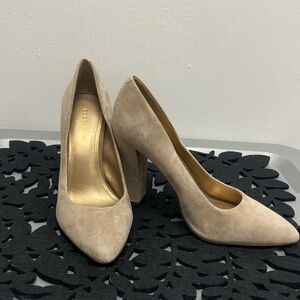 Woman’s Suede shoe 9.5